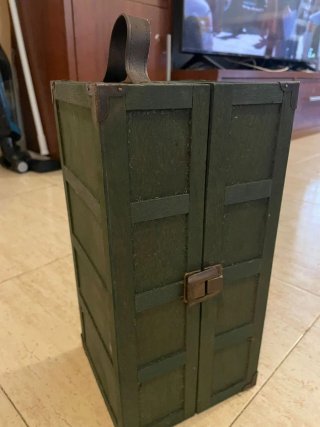 Muñeca de porcelana con caja