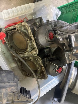 Moto de agua Sea-Doo GTX negra y verde