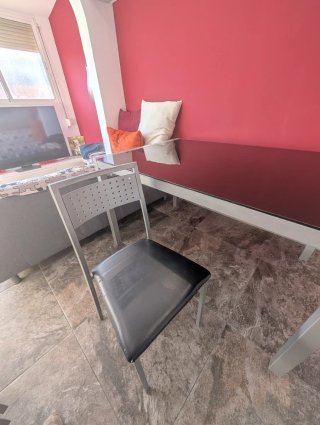 Mesa rectangular y 4 sillas