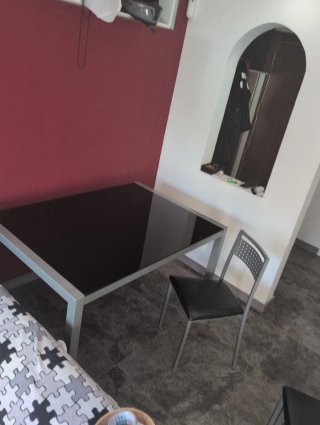 Mesa rectangular y 4 sillas