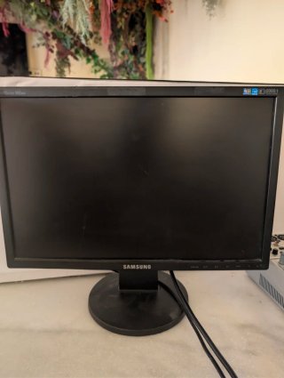 PC Asus Negro con Pantalla, Teclado y Ratón