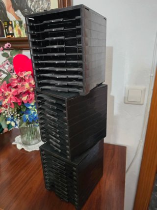 Torre/Cajas para CDs y DVDs