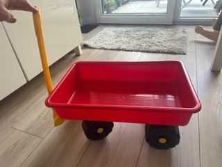 Carrito remolque infantil rojo