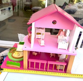Casa de muñecas multicolor