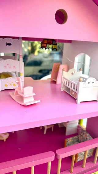 Casa de muñecas multicolor
