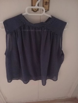 Blusa MONKI lunares azul y blanco
