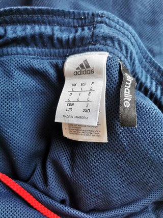 Pantalón corto deportivo Adidas azul y rojo
