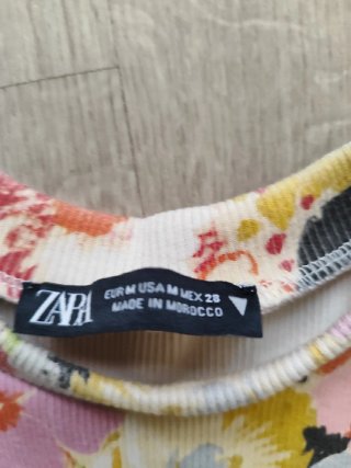 Vestido floral y negro · Zara · M (perfecto estado