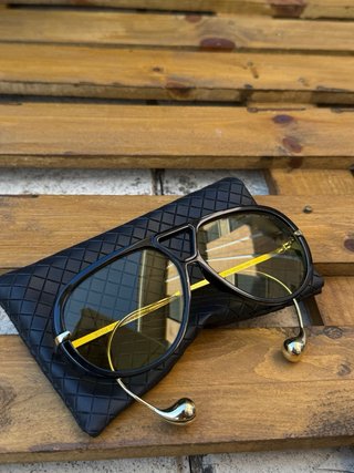 Gafas de sol Bottega Veneta negras y amarillas