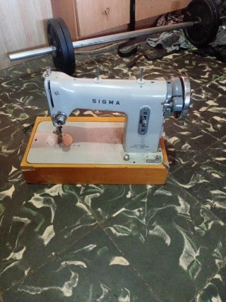Máquina de coser Sigma antigua