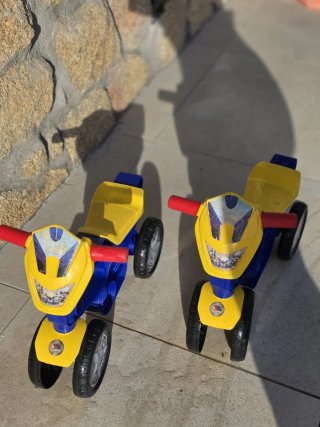 2 Triciclos Infantiles Moto Azul y Amarillo