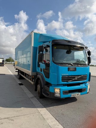 Camión rígido Volvo Fl 240 2011
