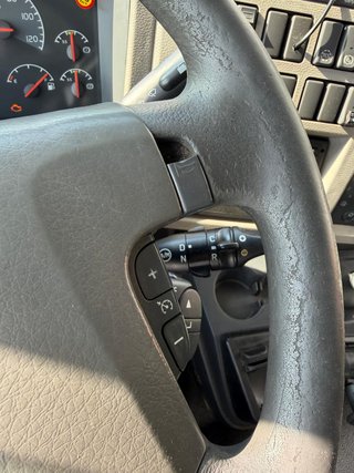 Camión rígido Volvo Fl 240 2011