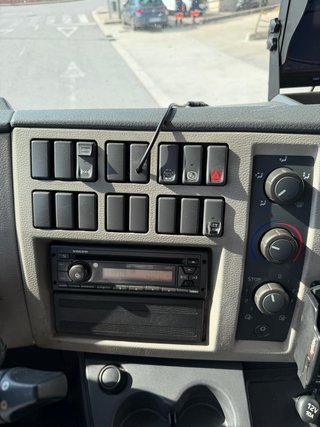 Camión rígido Volvo Fl 240 2011