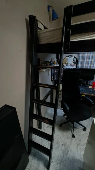 Litera alta de madera maciza negra/marrón
