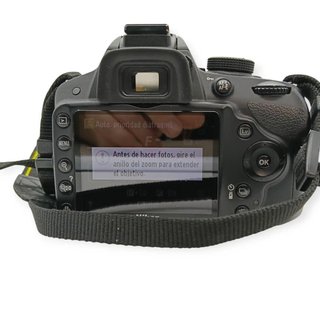 CAMARA NIKON D3200 CON OBJETIVO 18-55MM VR CON FUNDA + BATERIA + BATERIA