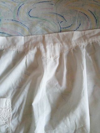 Delantal regional blanco mediano