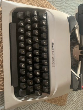 Máquina de escribir Olivetti Lettera 10