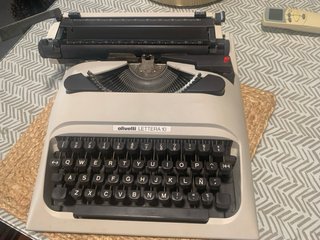 Máquina de escribir Olivetti Lettera 10