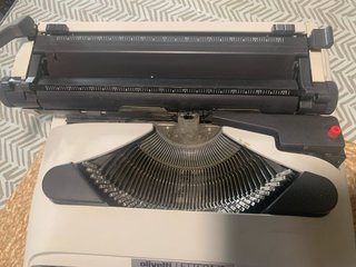 Máquina de escribir Olivetti Lettera 10
