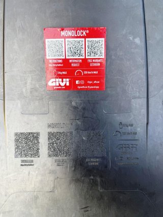 Baúl Givi Riviera 46L con base NMAX