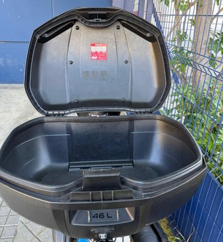 Baúl Givi Riviera 46L con base NMAX