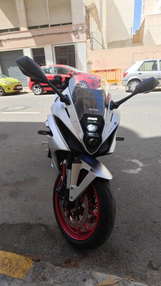 Suzuki GSX-8R