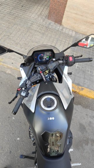 Suzuki GSX-8R