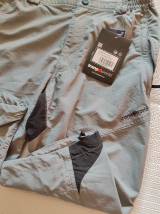 Pantalones Trangoworld grises y verde oliva