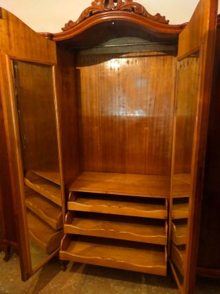 Armario ropero antiguo de madera
