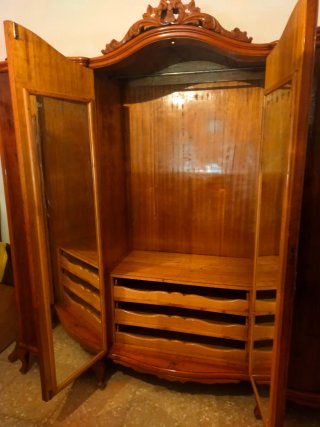 Armario ropero antiguo de madera