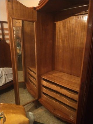 Armario ropero antiguo de madera