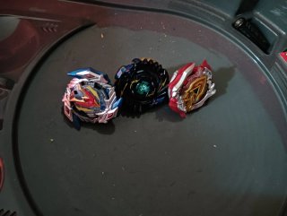 Beyblade Arena y Lanzadores