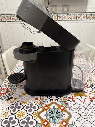 Cafetera Nespresso Vertuo Gris