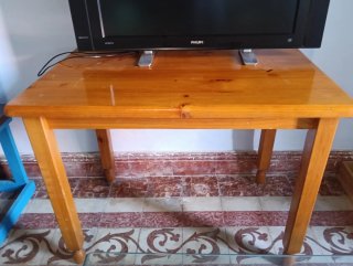 Mesa de madera maciza
