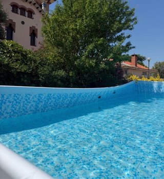 Piscina Bestway 9.56x4.88x1.32 (1.890€ nueva)-50%