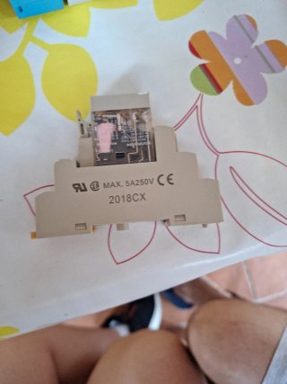 Relés VyF HAU y Omron