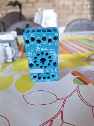 Relés VyF HAU y Omron