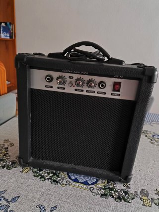 Amplificador Guitarra Eléctrica 15W GF-15