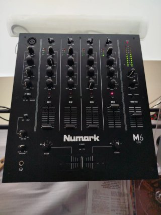 Mesa Numark M6 USB Negra