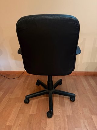 Silla de escritorio IKEA negra y gris
