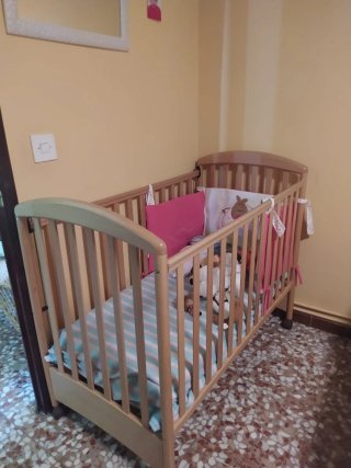 Cuna de madera para bebé