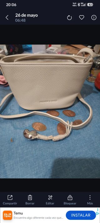 Bolso blanco con detalle plateado