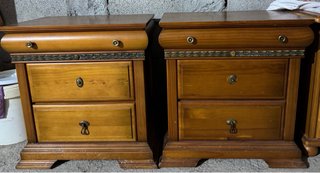 Dormitorio de madera de matrimonio