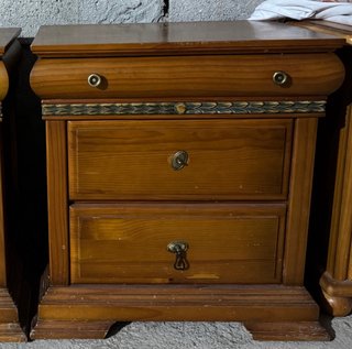 Dormitorio de madera de matrimonio
