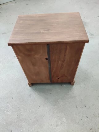 Mesita de noche rústica de madera