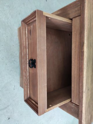 Mesita de noche rústica de madera