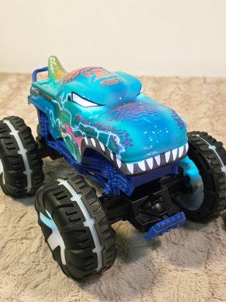 Hot Wheels Monster Truck RC Tiburón