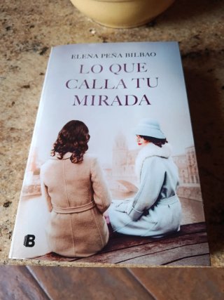 Lo Que Calla Tu Mirada/ What Your Eyes Are Hiding