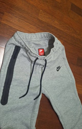 Pantalón Nike Tech Gris Talla XS